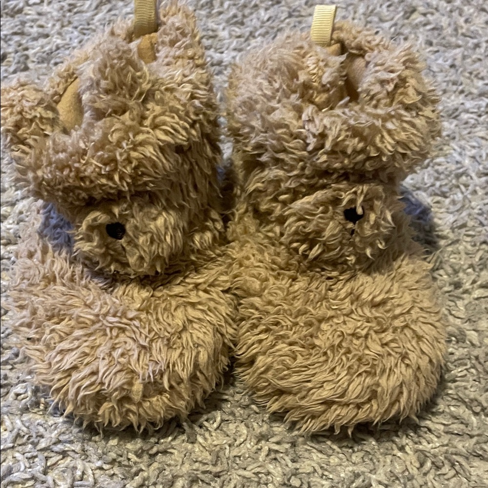 Baby Gap bear slippers size 7-8